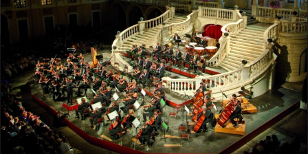 La Cour d’Honneur du Palais Princier se transforme en salle de concert