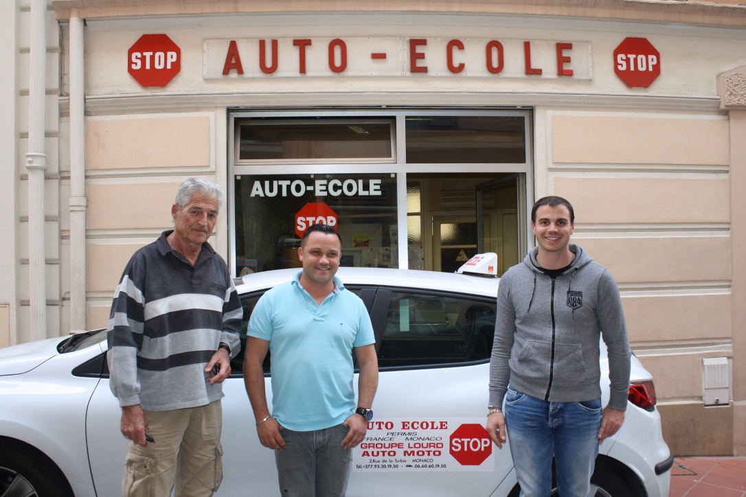 L'équipe de l'auto-école STOP / @JF