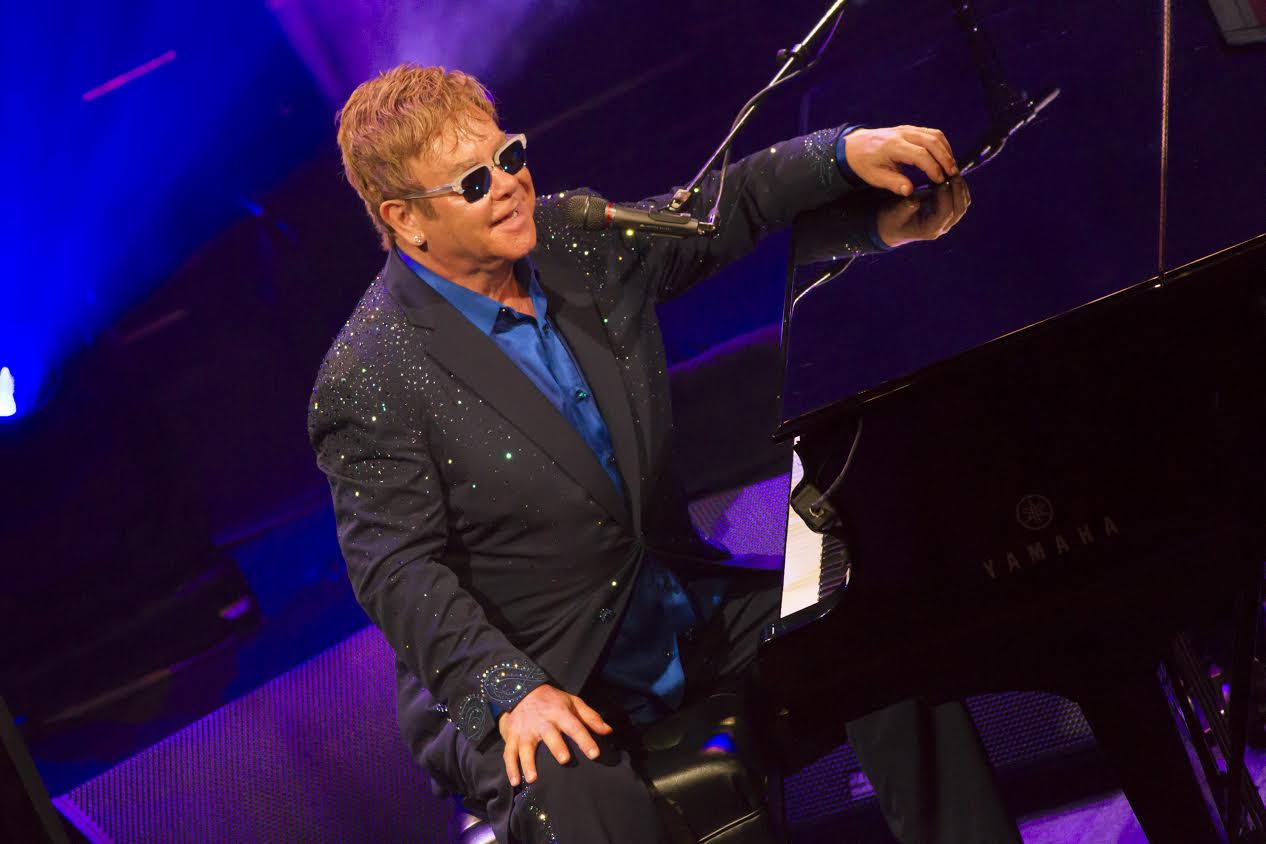 Elton John enflamme le Yacht Club de Monaco