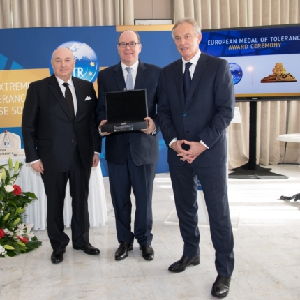 S.A.S. le Prince Albert II reçoit la Médaille européenne de la Tolérance