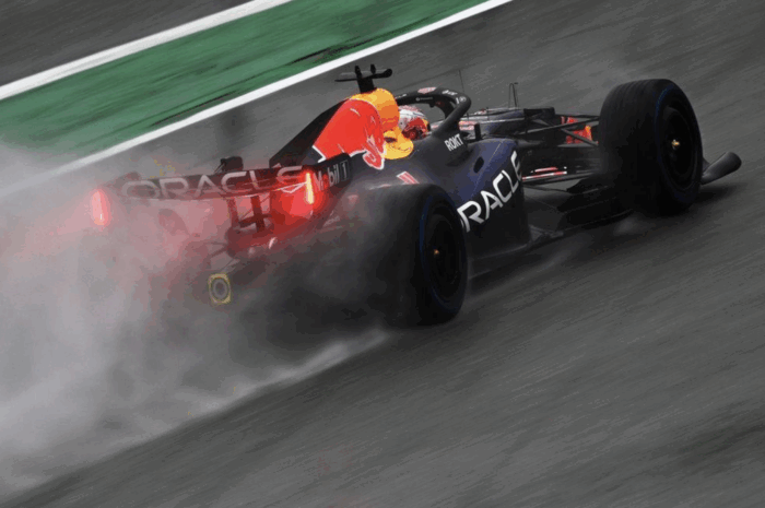 F1 – Verstappen s’impose sous la pluie en Malaisie, Antonelli se rapproche du titre