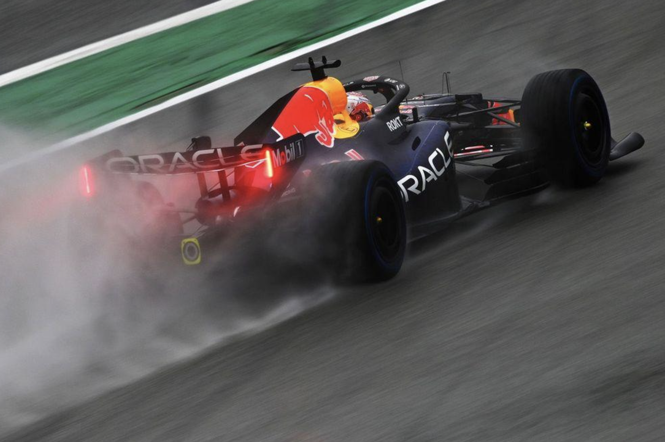 F1 – Verstappen s’impose sous la pluie en Malaisie, Antonelli se rapproche du titre